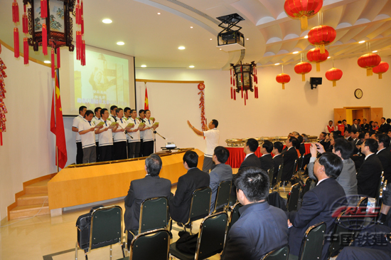 2012年正月十五元宵佳節(jié)，皓月當(dāng)空，萬家團圓。應(yīng)中...